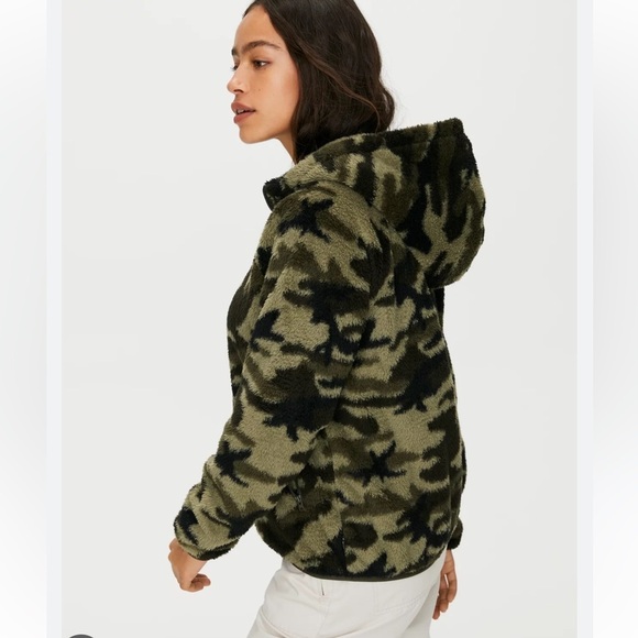 NWOT Fuzzy Wool Green Camo Hoodie - Picture 2 of 10